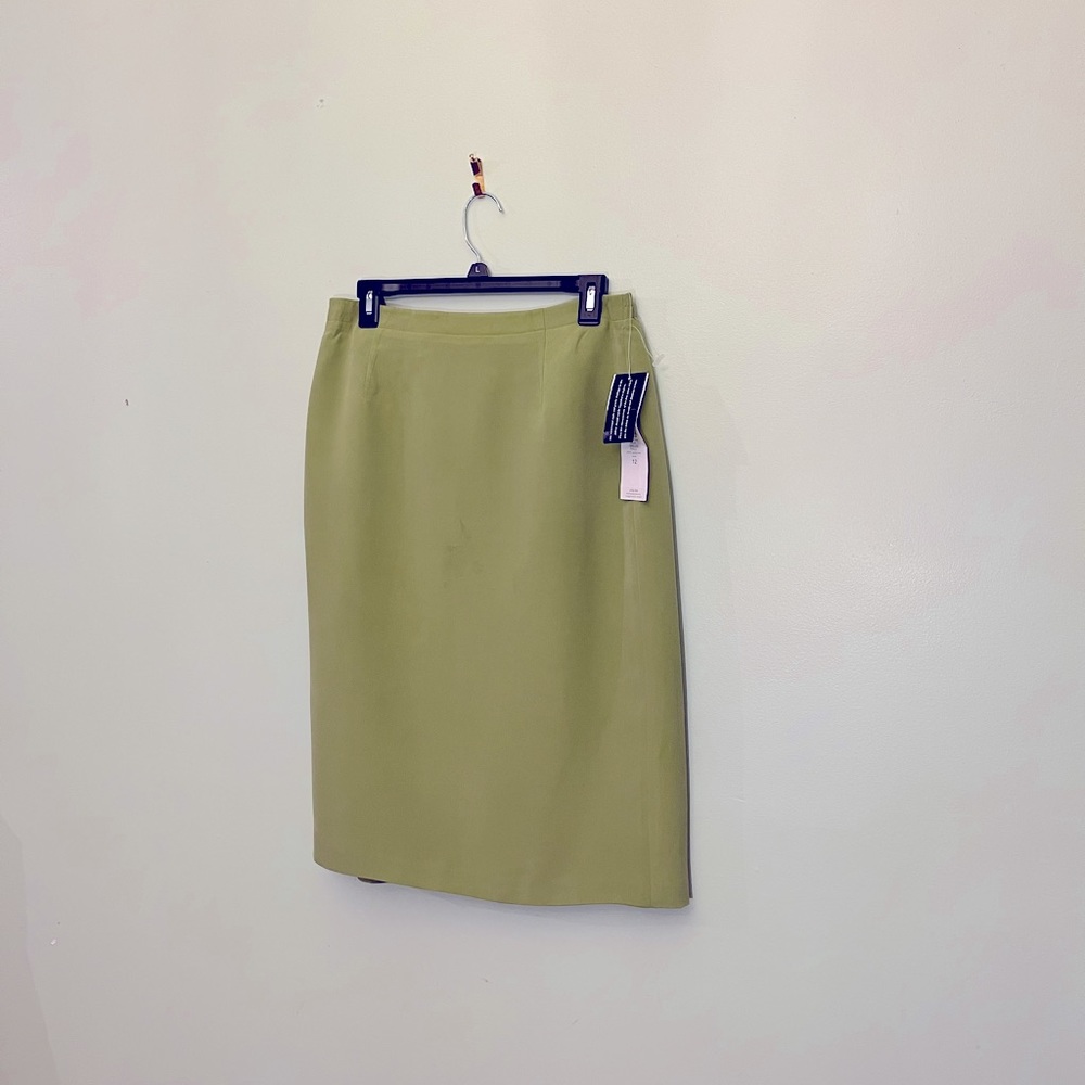 Josephine Chaus women lime green skirt size 12 waist 31 inches length 26 inches